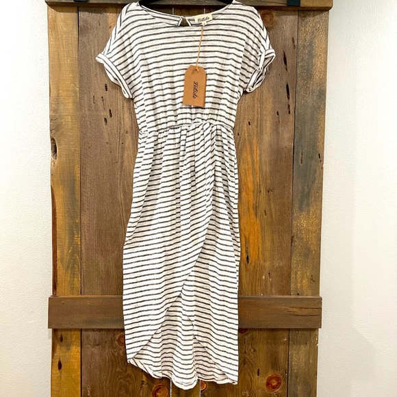 Listicle Dresses & Skirts - Listicle NWT Stripe Dress Small